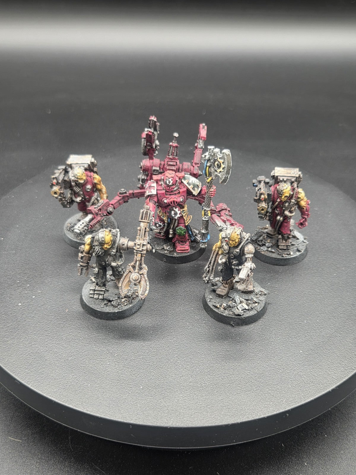 Games Workshop WH40K Techmarine With Servitors Finecast Well Painted4