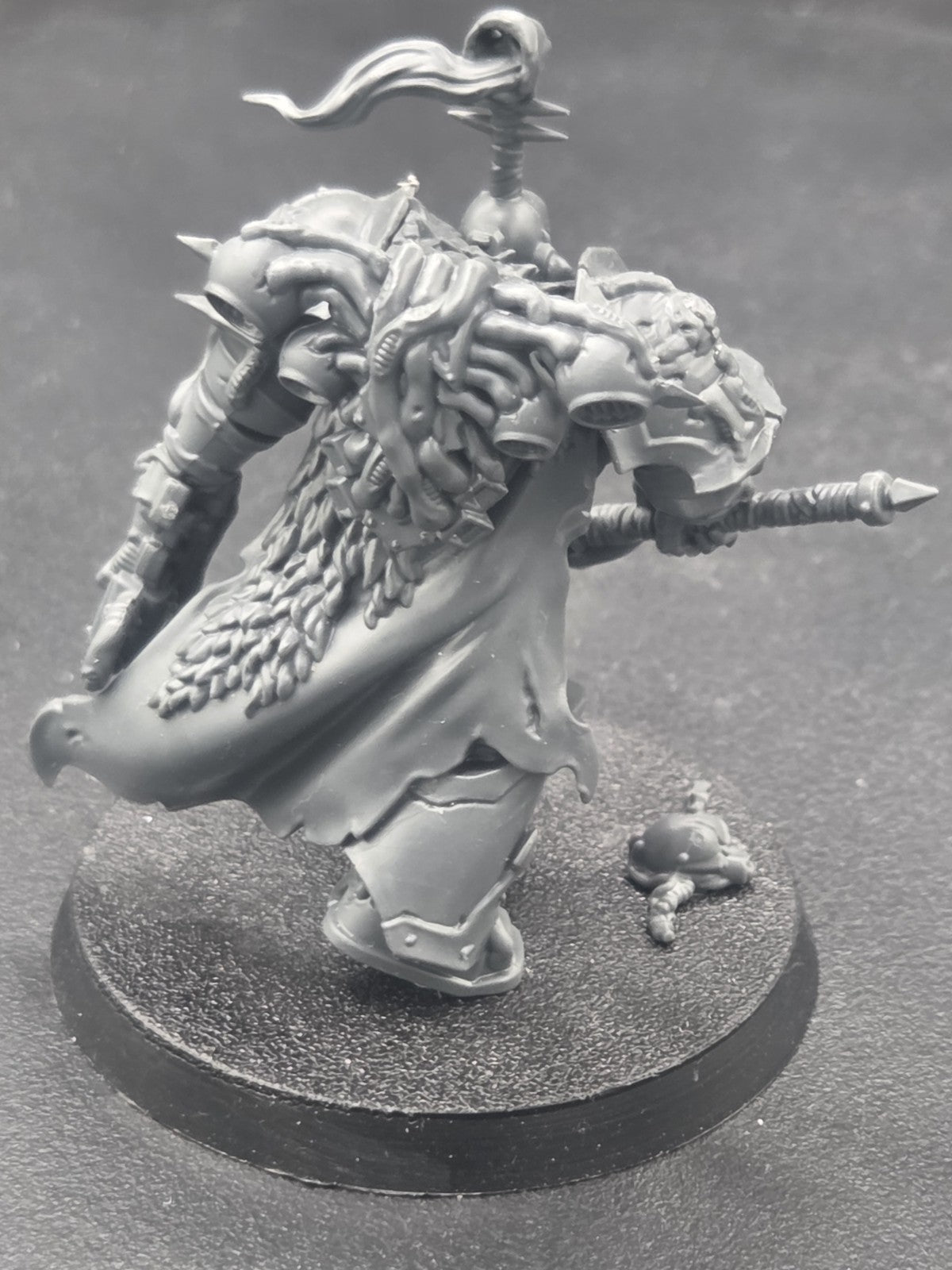 Chaos lord Thunder Hammer Claw Warhammer 40k Blackstone Fortress Obsidius Mallex2