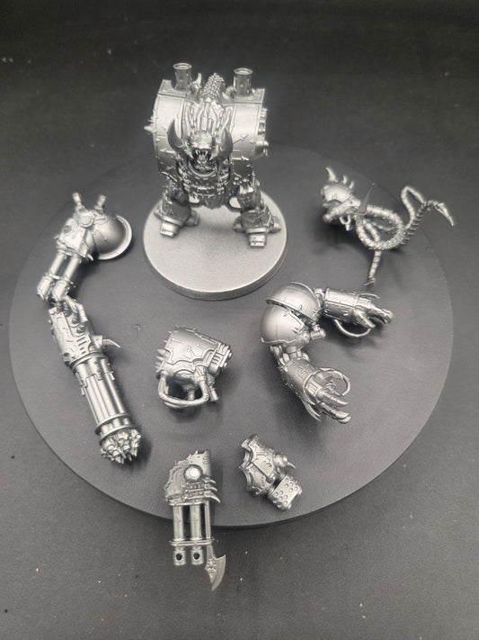 Warhammer 40k Chaos Space Marines Helbrute Dreadnought - Magnetized Arms/Weapons0