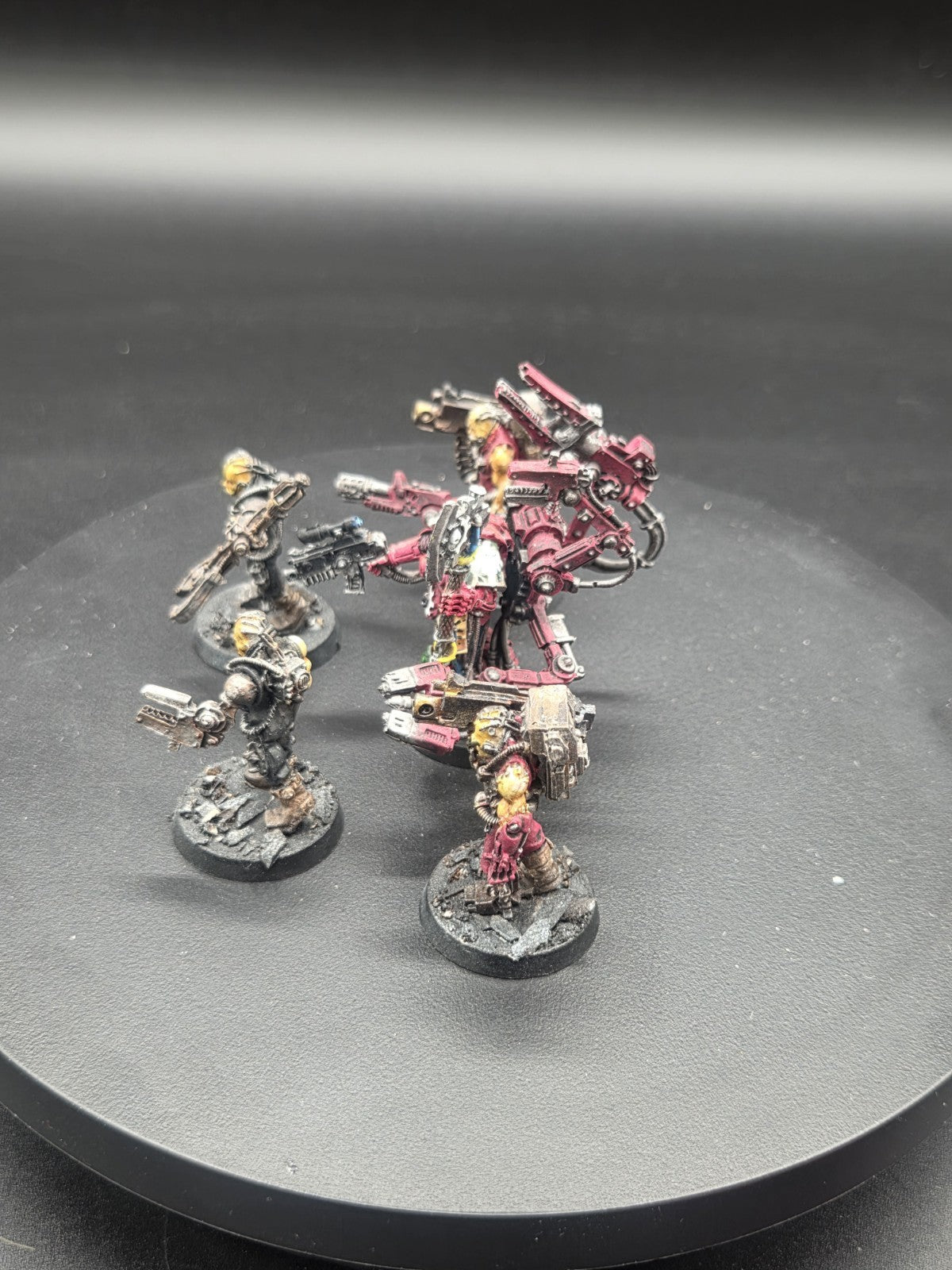 Games Workshop WH40K Techmarine With Servitors Finecast Well Painted0