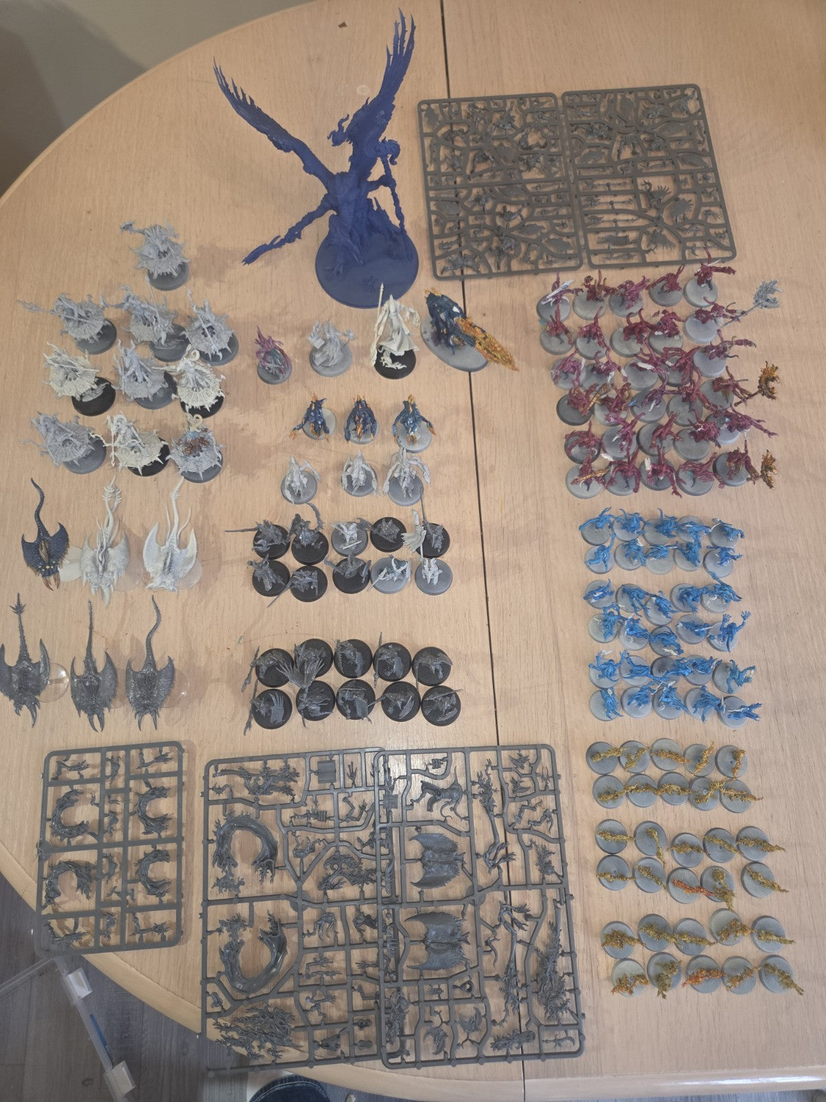 Warhammer 40K Large AoS Tzeentch Army. Some paint 0