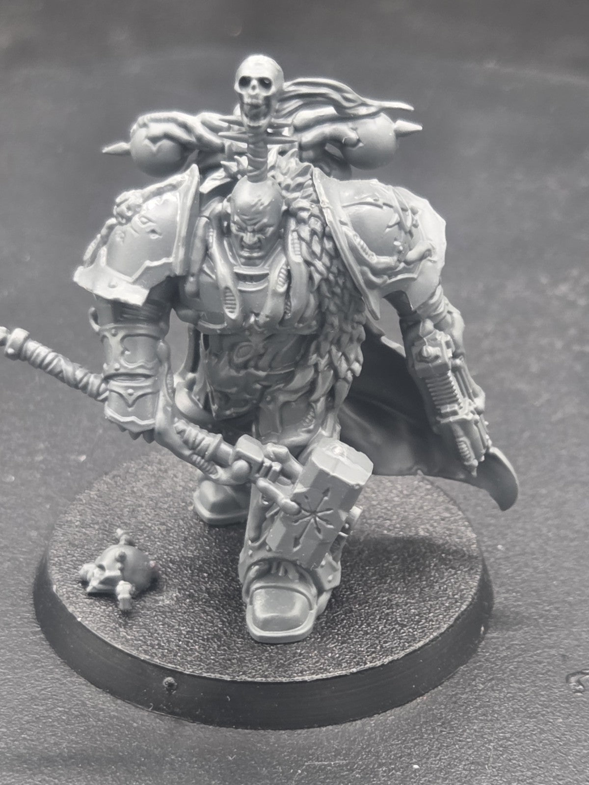 Chaos lord Thunder Hammer Claw Warhammer 40k Blackstone Fortress Obsidius Mallex0